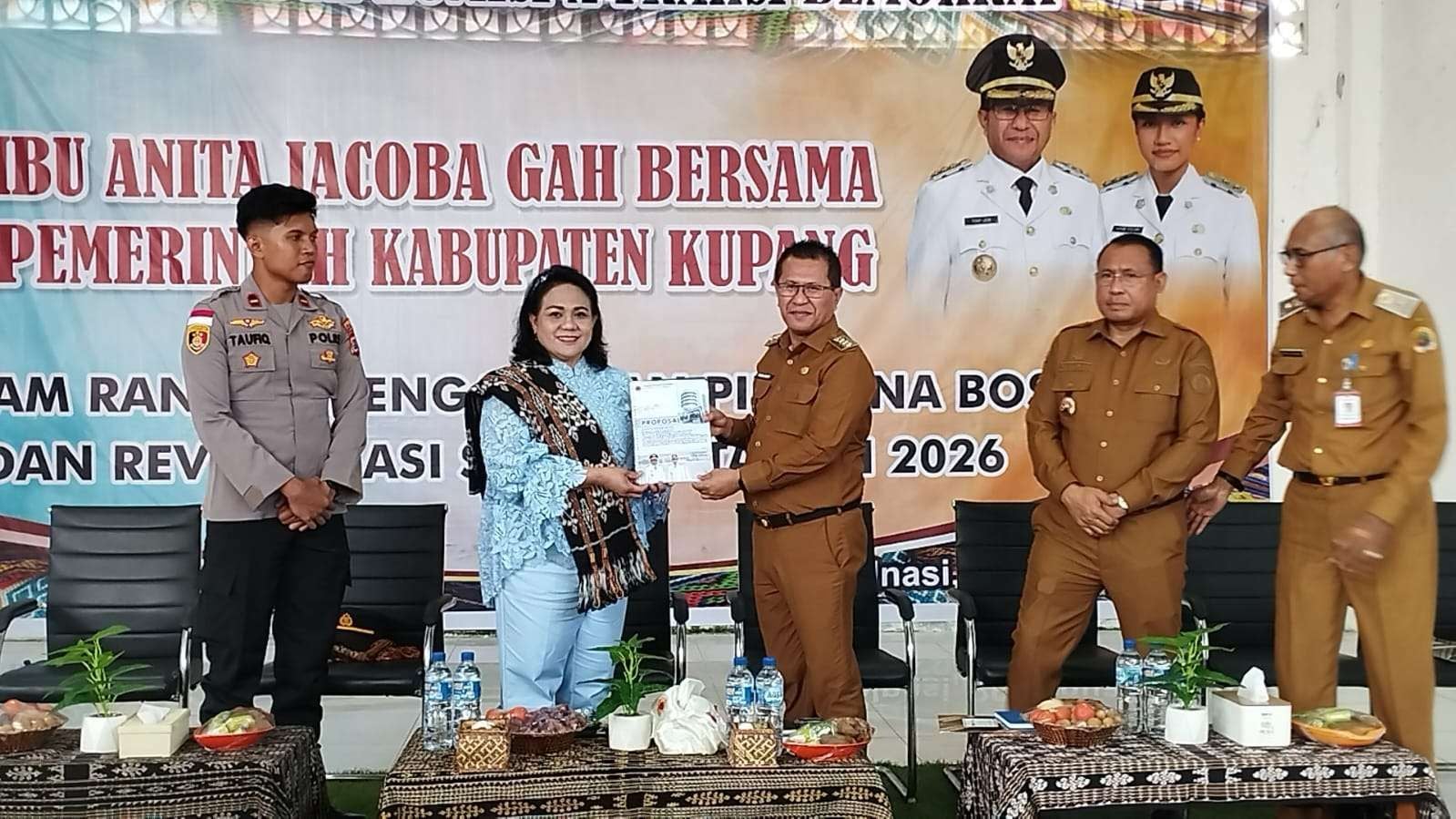 anita kebaya
